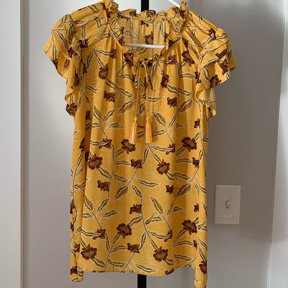 NWOT flutter sleeve blouse